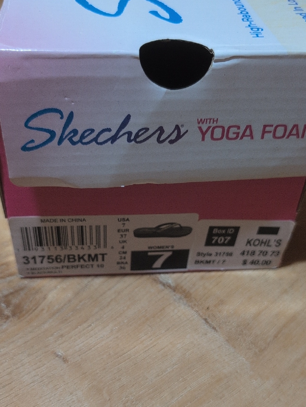 Skechers Yoga Foam Black Flip Flops with Glitter Straps - Picture 6 of 7